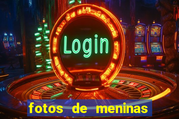 fotos de meninas no espelho fake cabelo cacheado